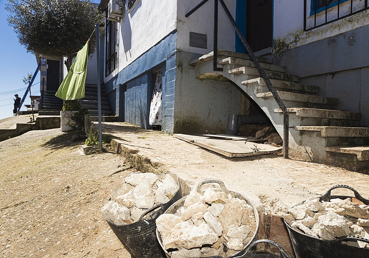 Una de las calles de Las 800, con desniveles y escaleras para acceder a las casas.