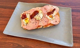 Foto de la tostada participante del establecimiento Hoy Coffee Working llamada Cucu Truck