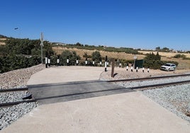 Paso a nivel situado en la línea Zafra-Sevilla.