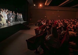 Asistentes a una actividad cultural en la Sala Trajano.