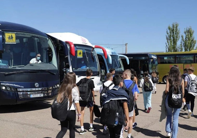 Los usuarios de rutas escolares sin servicio por falta de empresas podrán viajar en autobuses de línea
