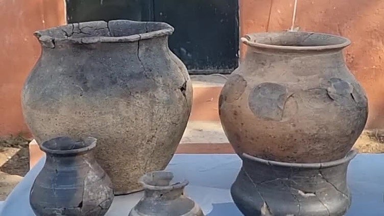 El Turuñuelo descubre el altar de mármol griego más antiguo de la Península