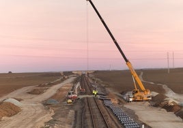Actuaciones de mejora acometidas por Adif en la línea de tren Zafra-Huelva.