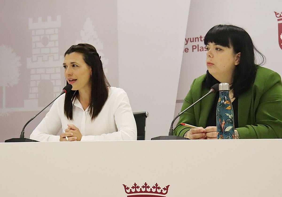 Elena Mejías, a la derecha.