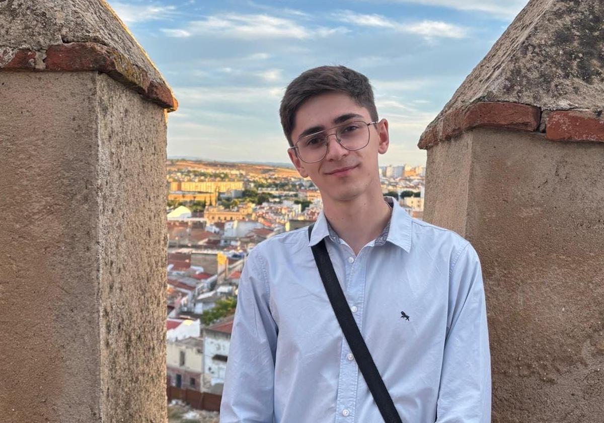 El alumno becado Raúl Arrabal
