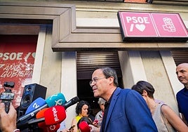 Gallardo ha atendido a los medidos antes del Comité Federal del PSOE en Madrid.