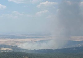 Columna de humo provocada por el incendio