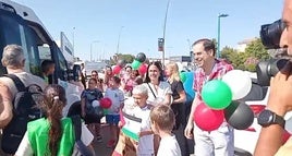 Las familias de acogida a la llegada de los niños del Sáhara.