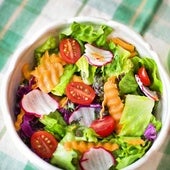 Una experta advierte sobre las ensaladas 'listas para consumir': este error puede poner en riesgo tu salud