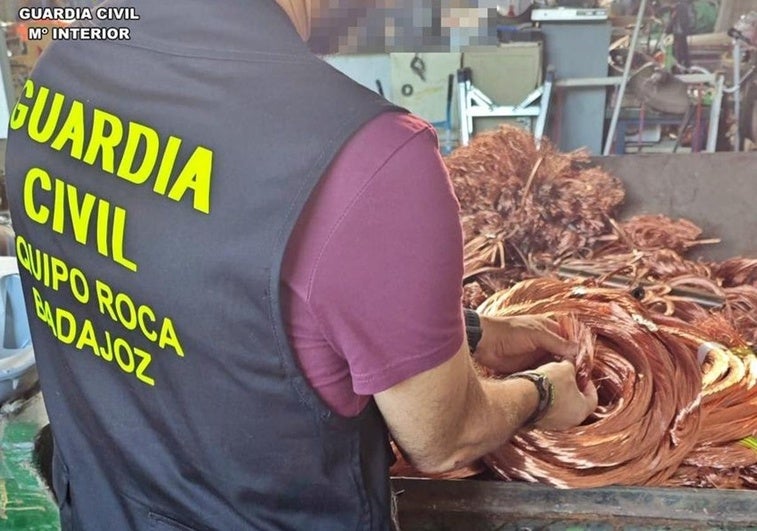 Cuatro investigados por robar más de 47.000 metros de cable de teléfono en ocho localidades de Badajoz