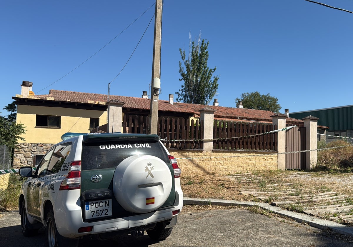 Entrada a la vivienda en la que residían Javier y María en Aldeanueva del Camino.