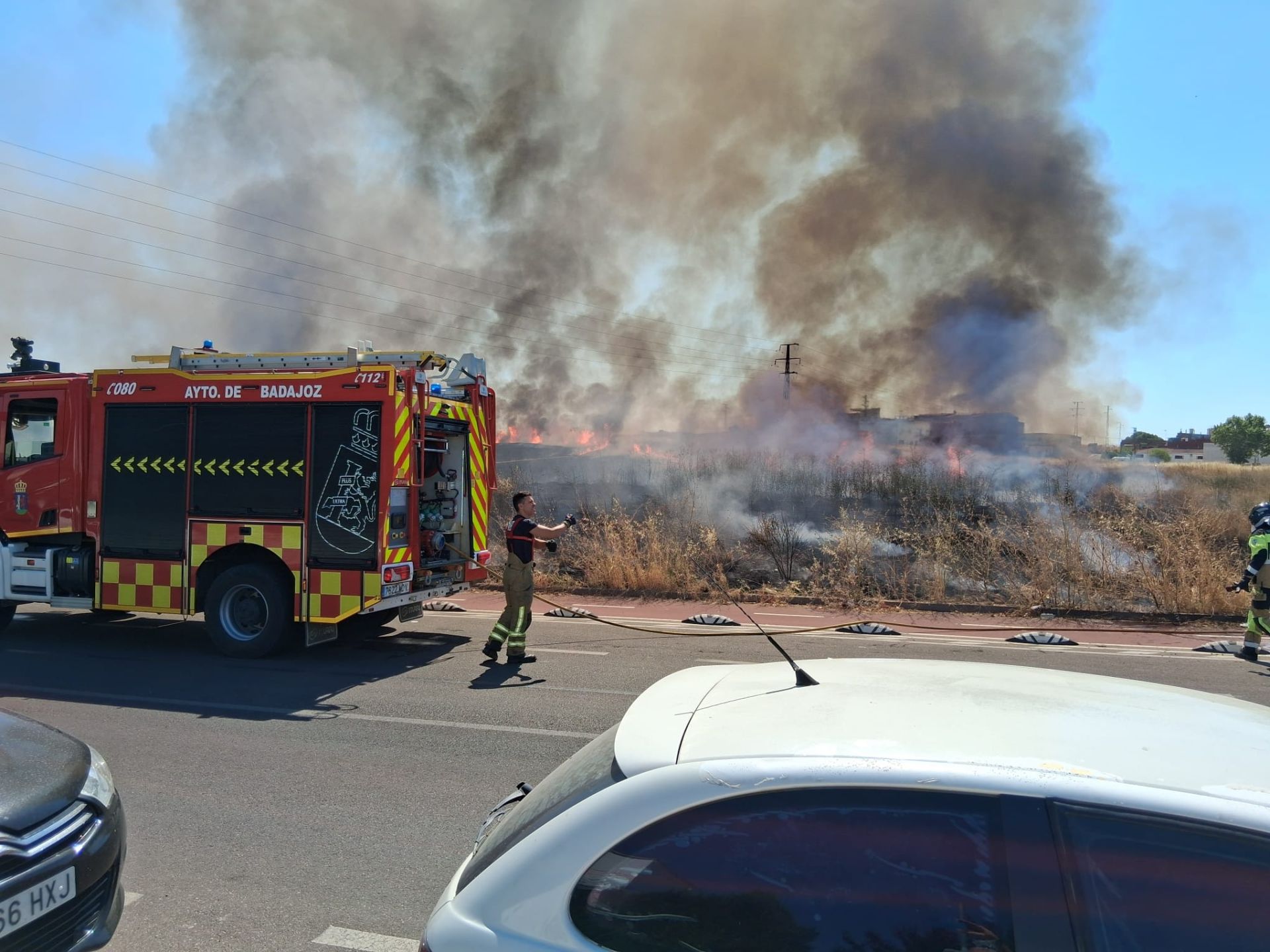 Nuevo incendio de pastos en el Cerro de San Miguel de Badajoz