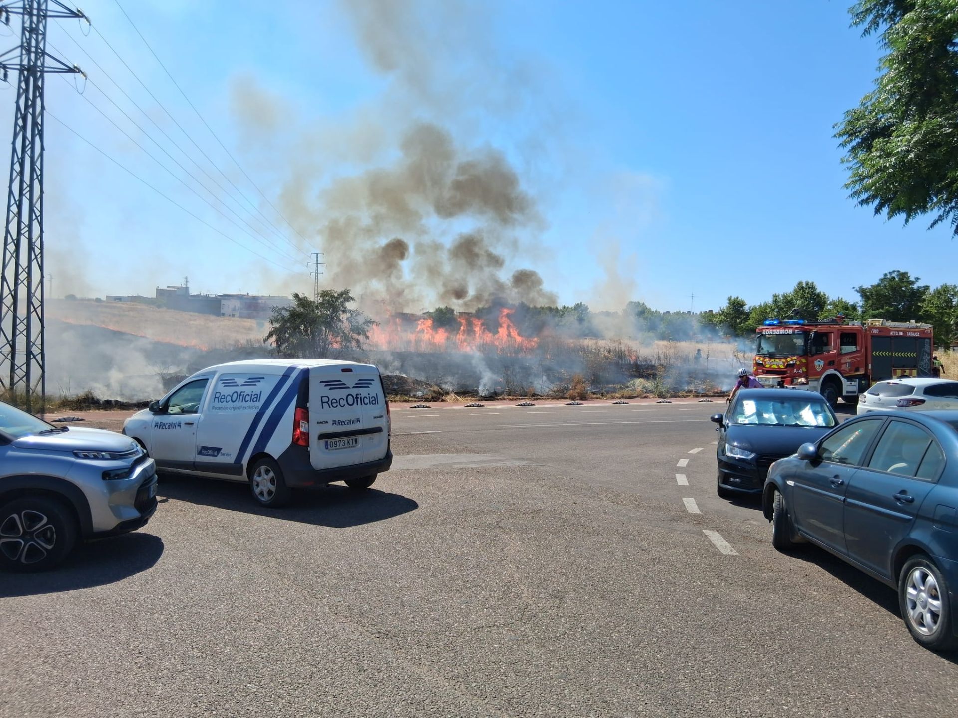 Nuevo incendio de pastos en el Cerro de San Miguel de Badajoz