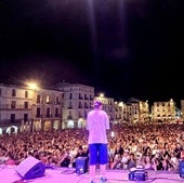 Más de 13.000 personas llenaron la Plaza Mayor de Cáceres este domingo en los conciertos gratuitos de la gira de cadena Dial.