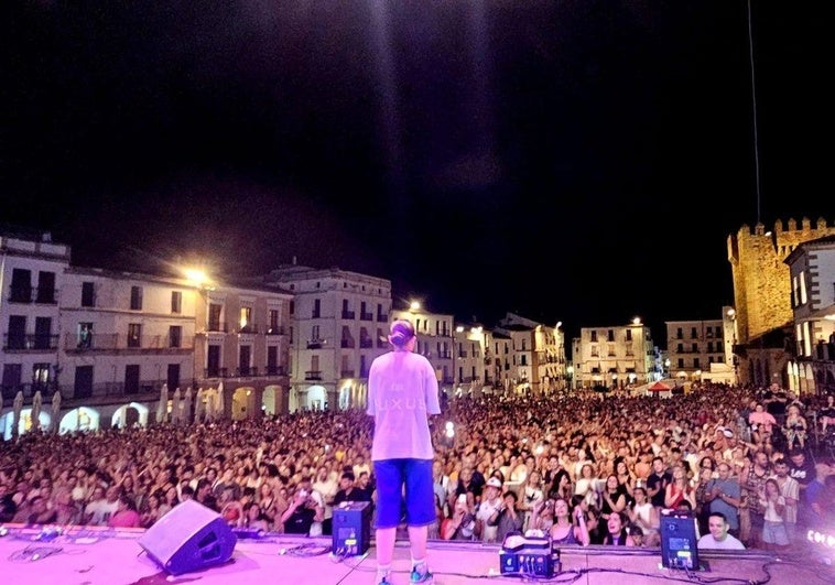 La Plaza Mayor de Cáceres volverá a bailar este jueves con el concierto gratuito de LOS40 Summer Live