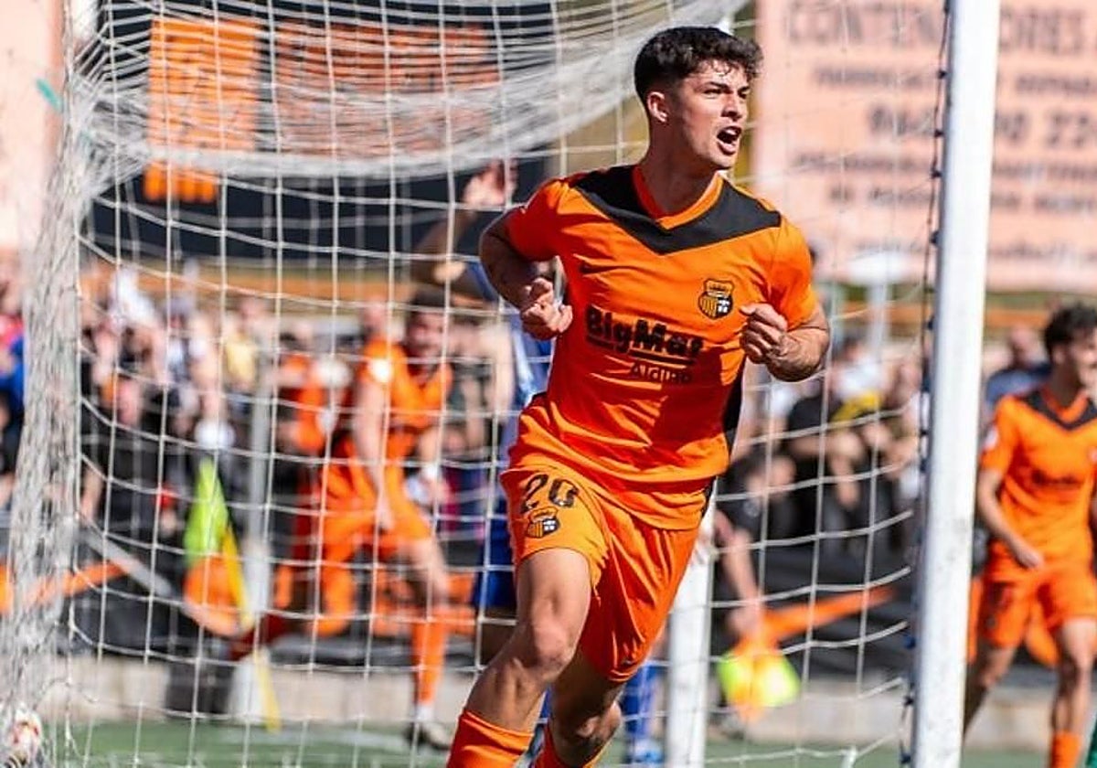 Jacobo Martí celebra un tanto con el Torrent el curso pasado.