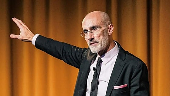 El Dr. Arthur Brooks, experto en felicidad, explica cómo ser más felices en tres pasos