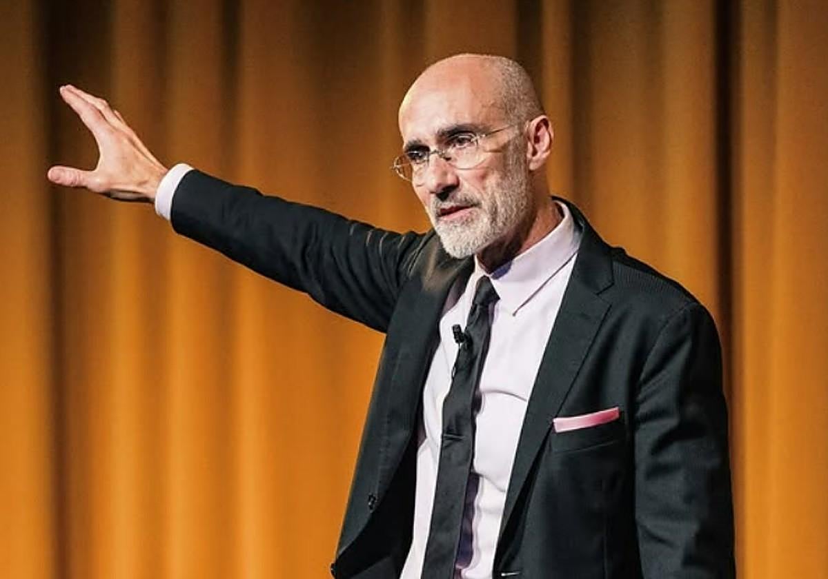 El Dr. Arthur Brooks, experto en felicidad, explica cómo ser más felices en tres pasos