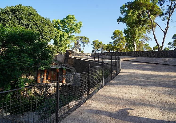Inicio del camino de ronda, junto a la Nacencia.