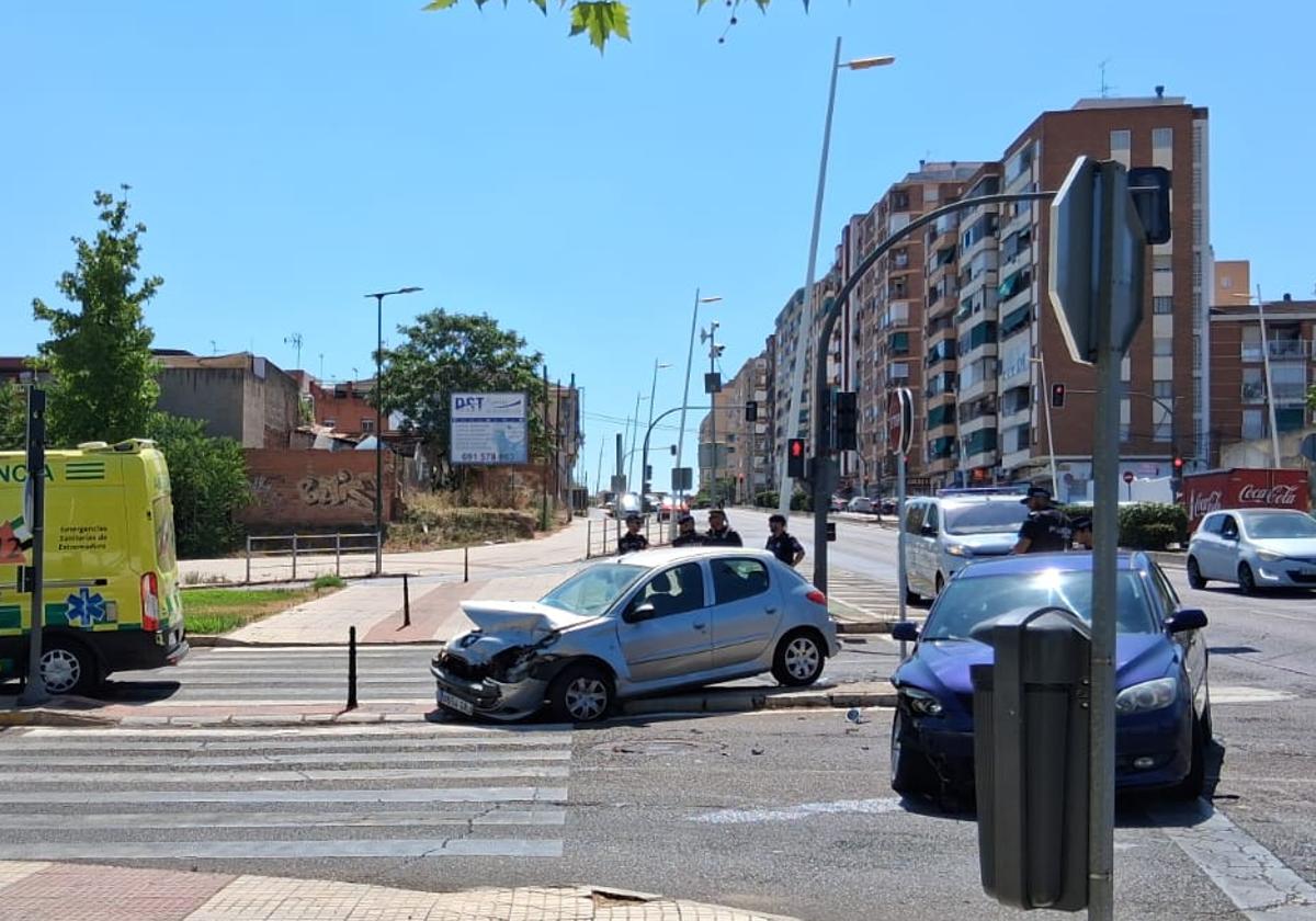 Dos personas heridas en un nuevo accidente en el cruce entre la autopista y Pardaleras de Badajoz