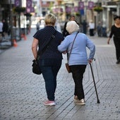 Ayuda de hasta 1.150 euros por vivir con mayores de 65 años: requisitos y cómo solicitarla