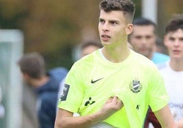 Adrián Csenterics, con el MTK Budapest, equipo del que viene cedido.