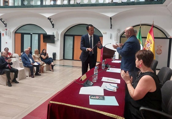 El presidente de la Audiencia Provincial de Badajoz recoge la distinción en el Colegio de Abogados de Badajoz en el Día de la Justicia Gratuita.