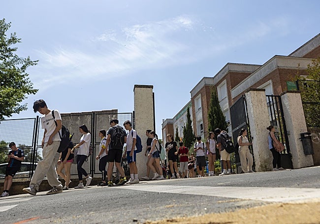 Exterior del IES Norba Caesarina, donde próximamente se instalarán placas solares.