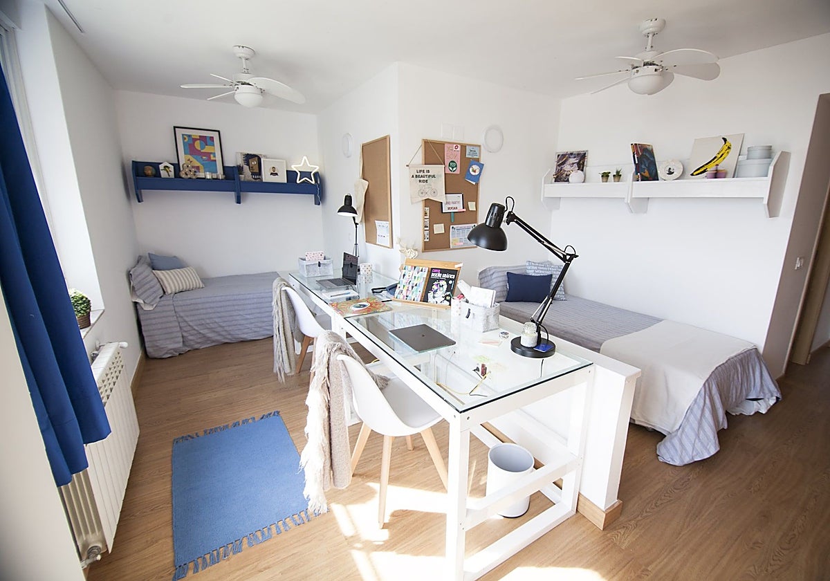 Habitación principal doble en la Residencia Universitaria de la fundación CB en Badajoz.