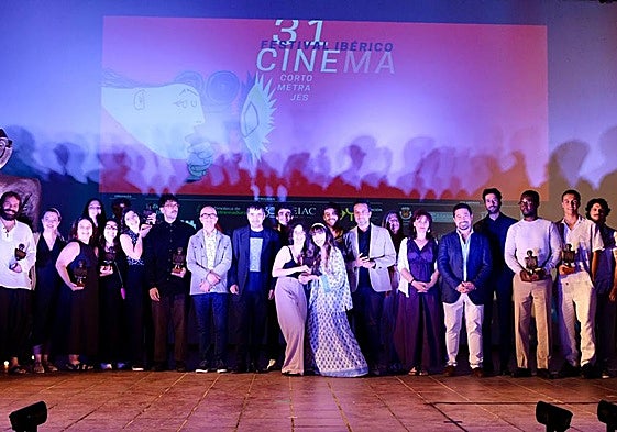 Foto de familia con los galardonados en el Festival Ibérico de Cine.