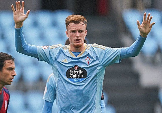 Javi Domínguez con el filial del Celta.