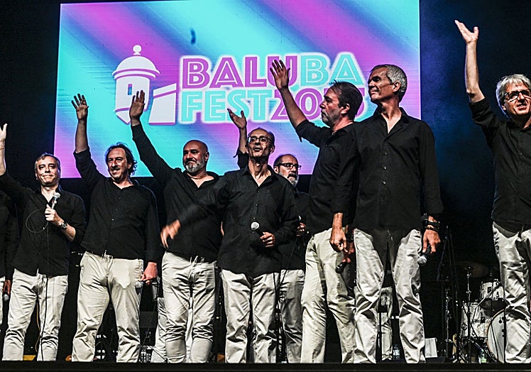 La Trova se despide de Badajoz tras actuar en su primer Baluba Fest.