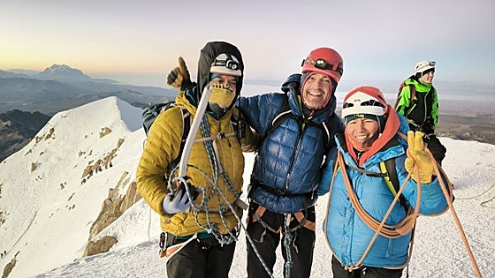 Tres extremeños coronan la cumbre de Huayna Potosí de Bolivia