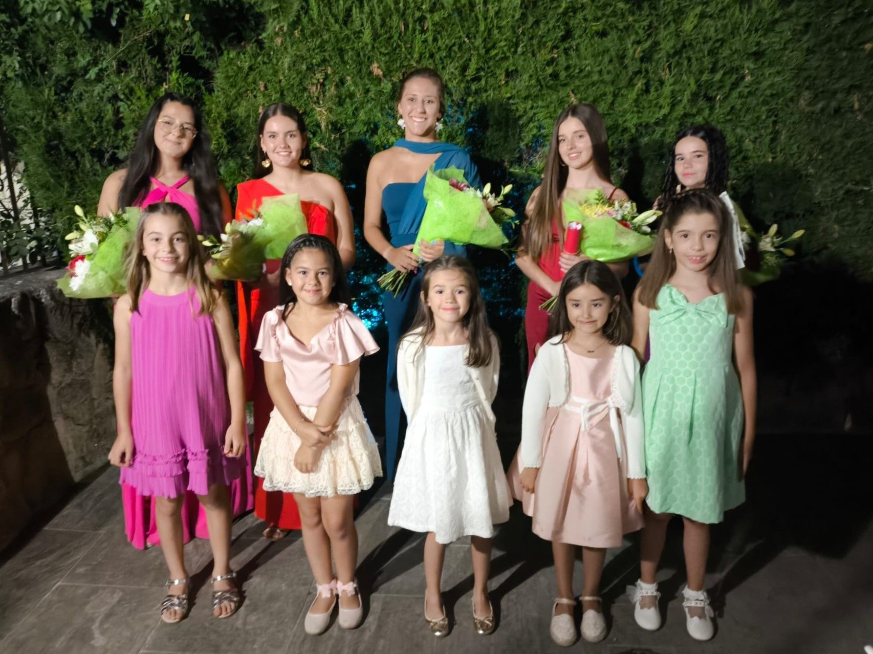 Reinas y damas tras la presentación y elección.