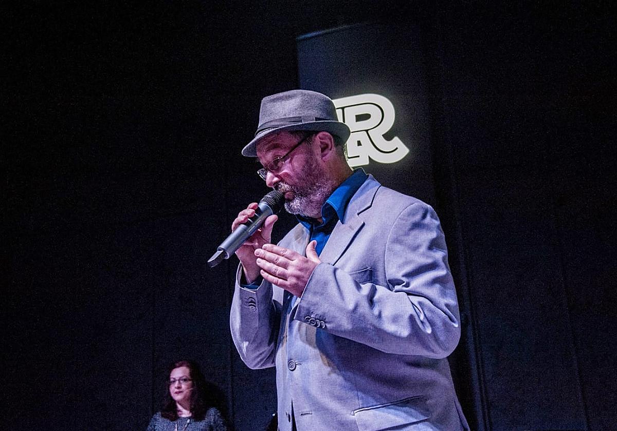 Leonardo Dantés en su nueva etapa de cantante melódico.