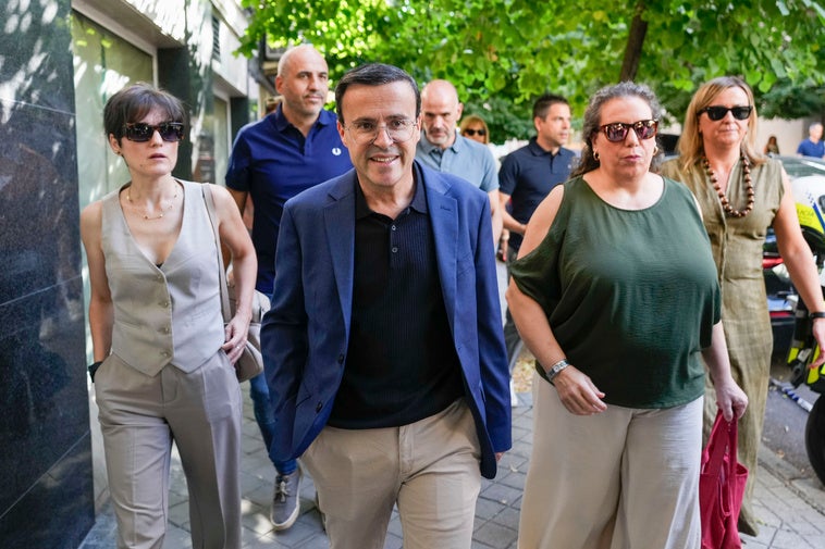 El PSOE de Gallardo se une a PP, Vox y Unidas en el rechazo al cupo catalán