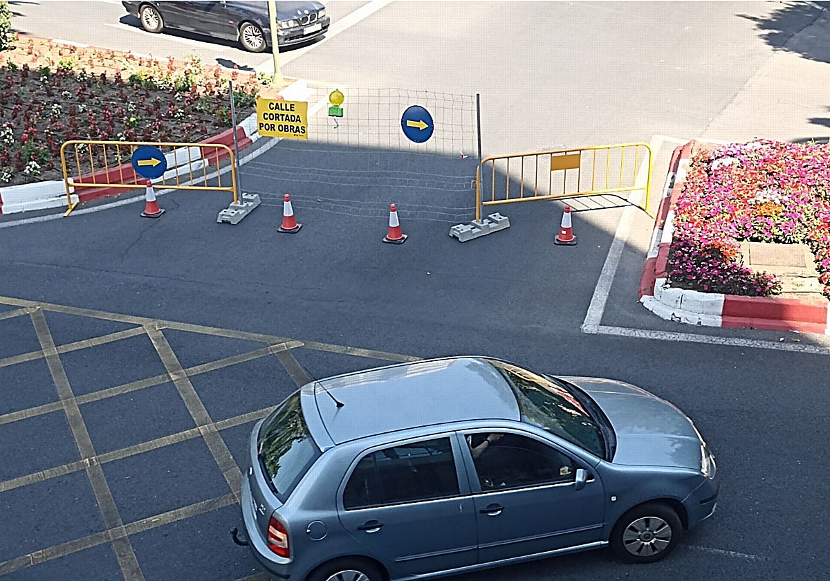 Imagen de uno de los cortes al tráfico junto a la Fuente Luminosa.