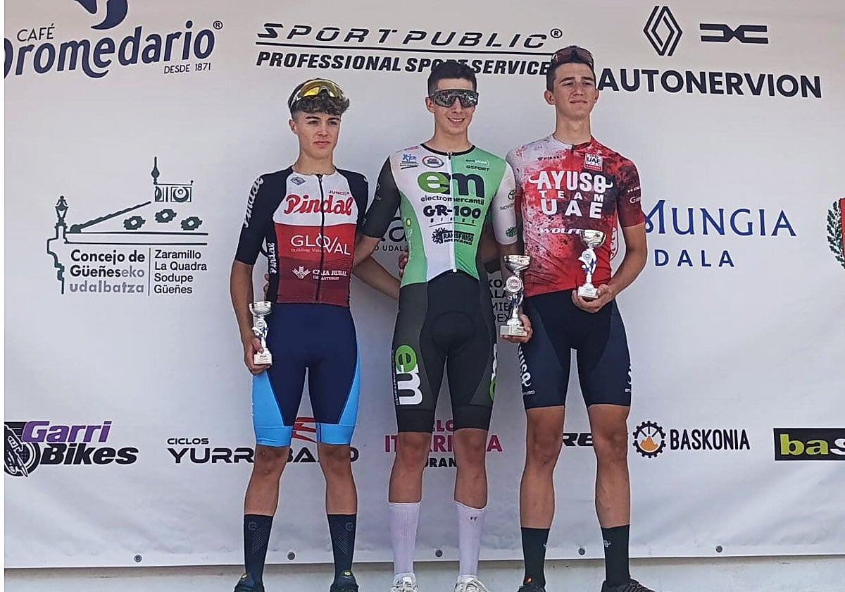 Mario Cordero en el podio de la Bizcaiko Itzulia.