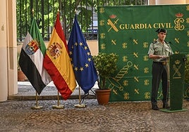 El general de División que está al mando de la Guardia Civil en Extremadura, José Manuel Santiago Marín ha leído este lunes los nombres de los asesinados por ETA.