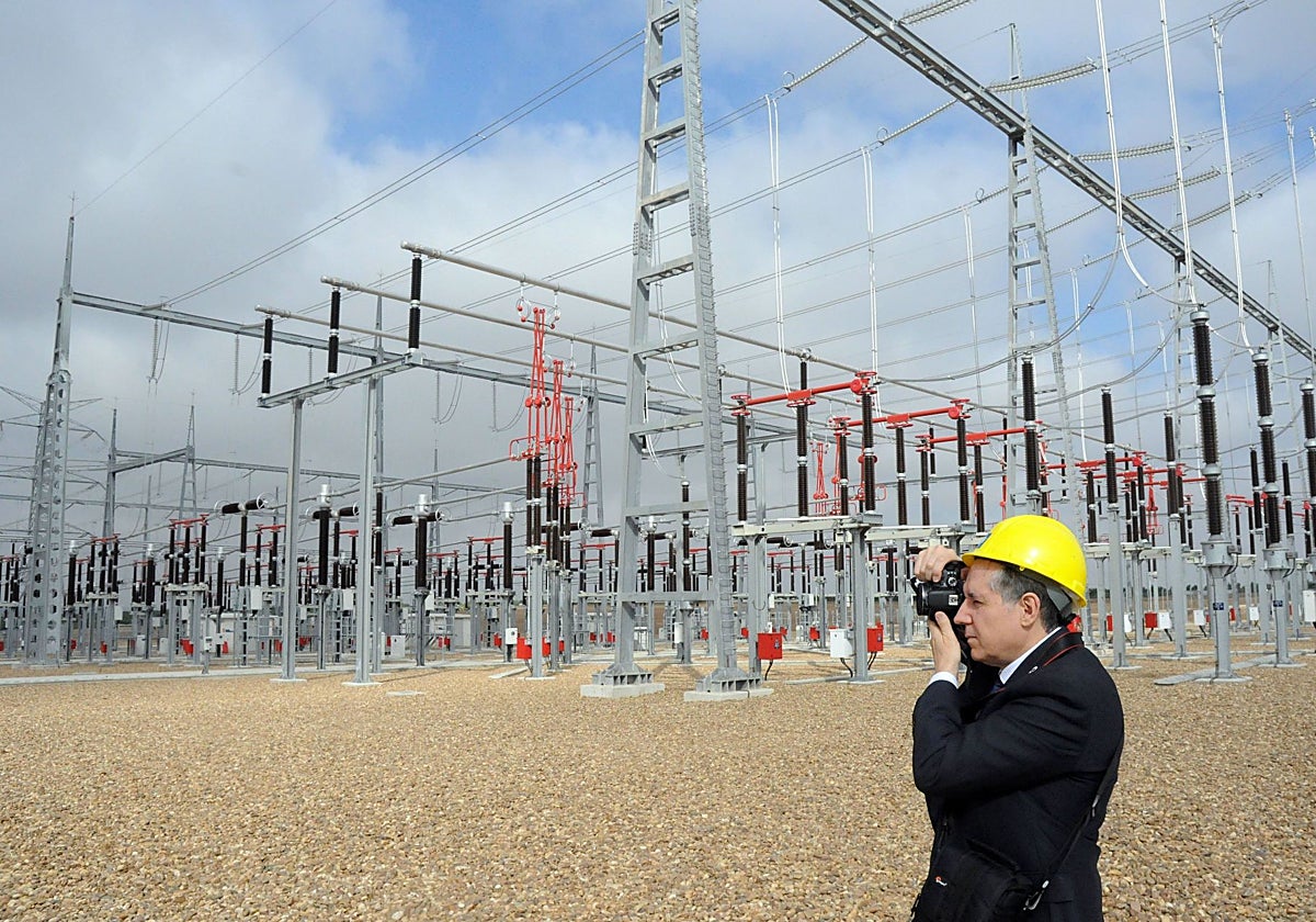 Subestación San Serván, en la línea de alta tensión que cruza la región y conecta Almaraz con Brovales, donde se instalarán los compensadores.