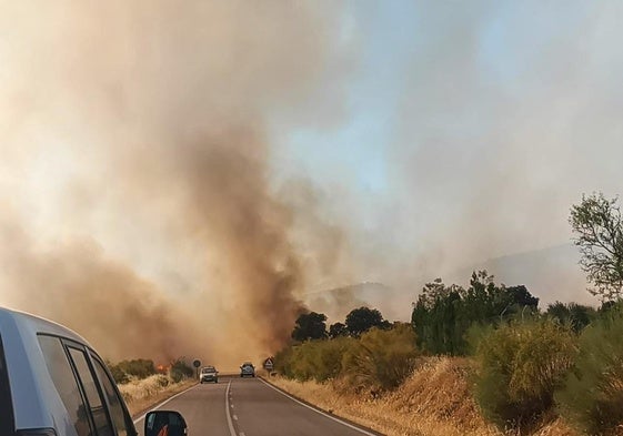 El incendio en Valle de la Serena ha obligado a activar el nivel 1 de peligrosidad.