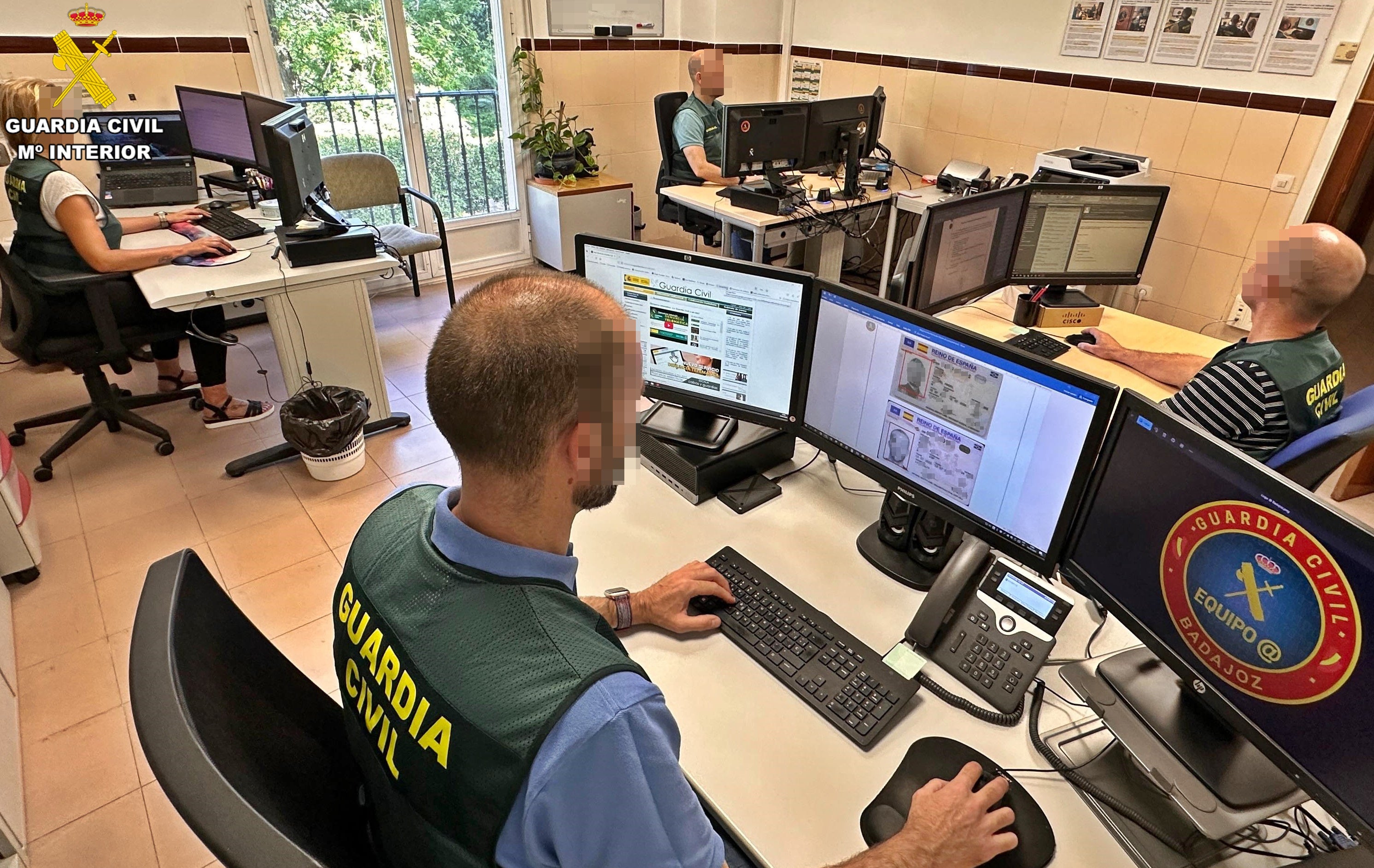 Desmantelado un grupo de ciberdelincuentes que estafó 10.000 euros a una empresa de Torremayor