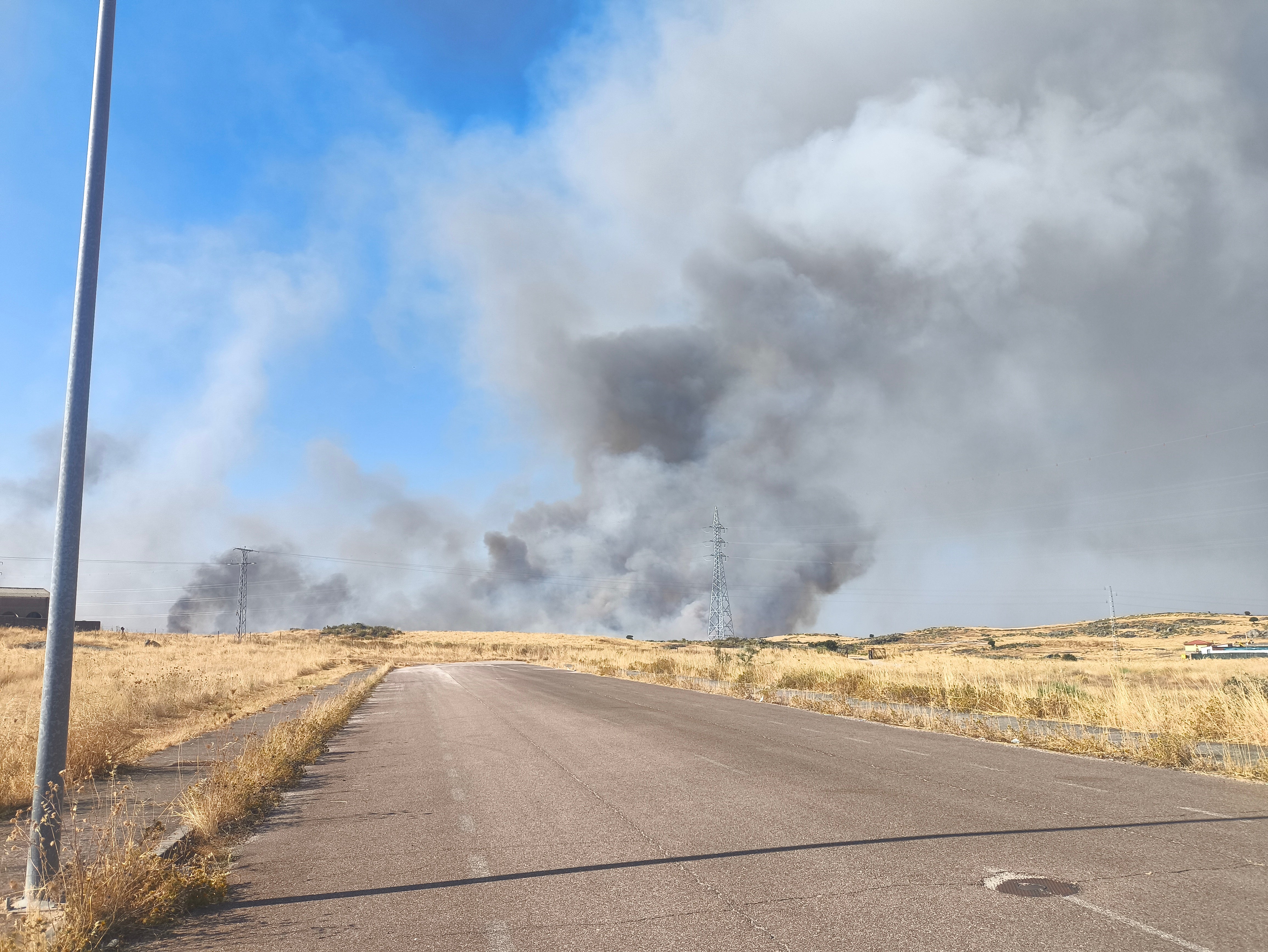 Imagen del incendio declarado esta tarde en Trujillo.