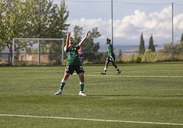 Sara Rubio celebra el gol en la eliminatoria de ascenso ante el Alavés.
