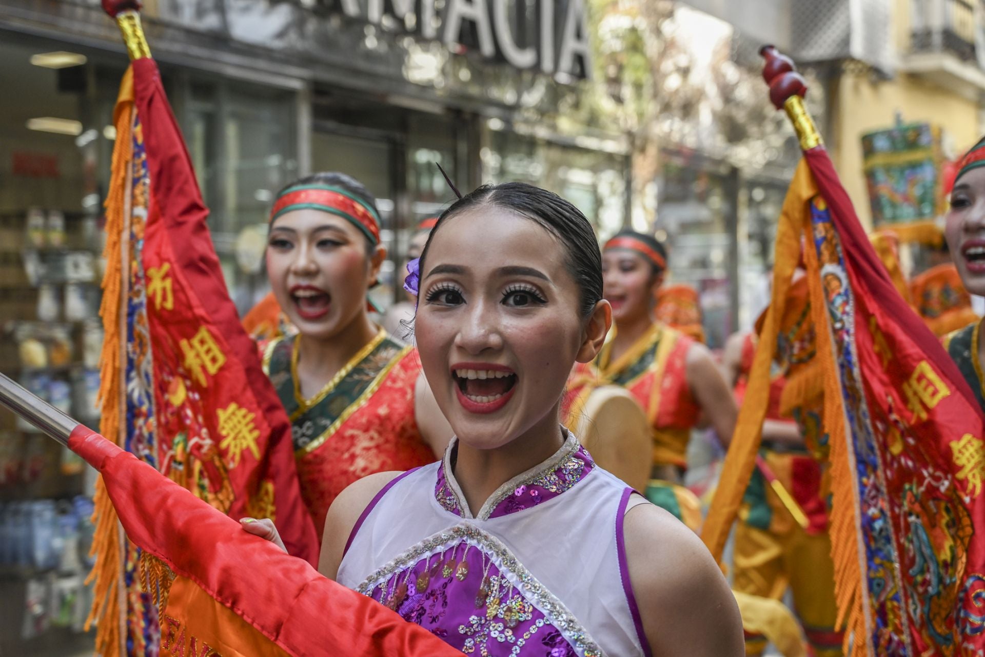 Fotos | Irlanda, Taiwán y Uzbekistán ya desfilan por las calles de Badajoz