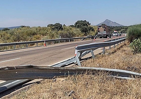 Imagen del accidente que obligó a cortar la A-5.