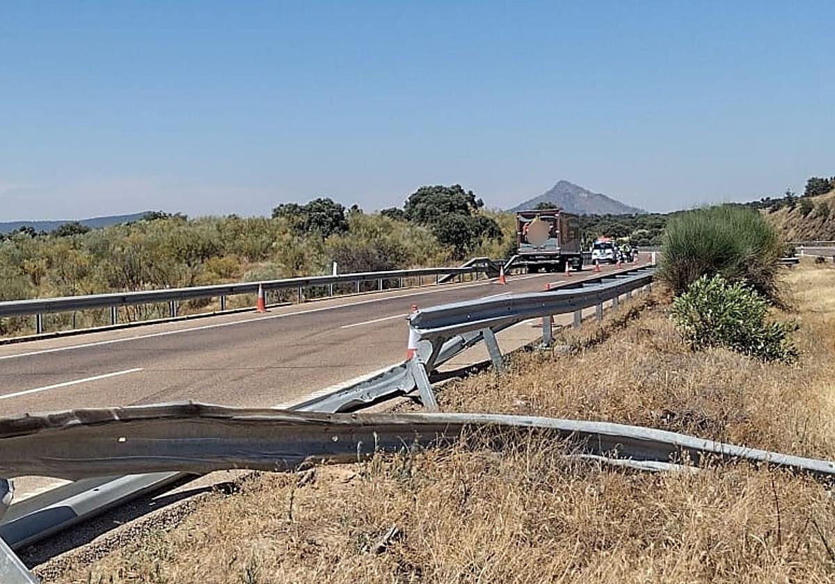 Imagen del accidente que obligó a cortar la A-5.