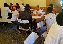 Voluntarios y migrantes en el centro de Mérida en una imagen de archivo.