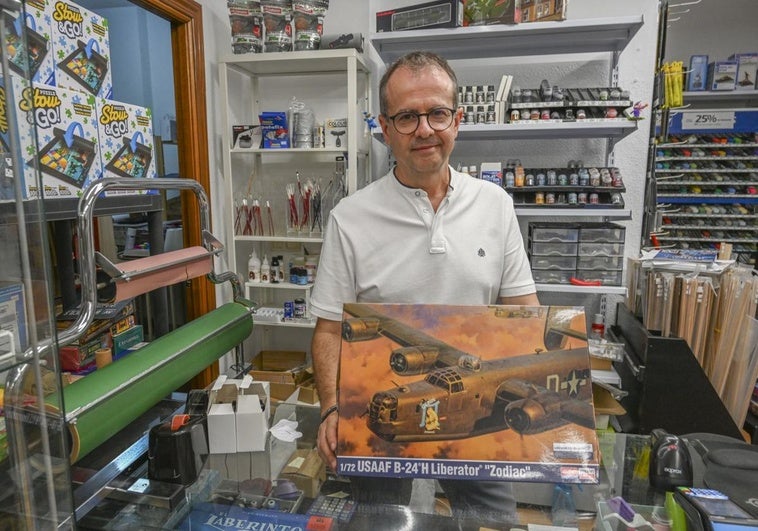Espina Hobbies echa el cierre tras doce años: «Están matando a los comercios»