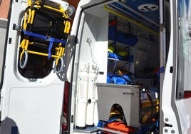 Un coche con tres personas cae al canal de Gargáligas